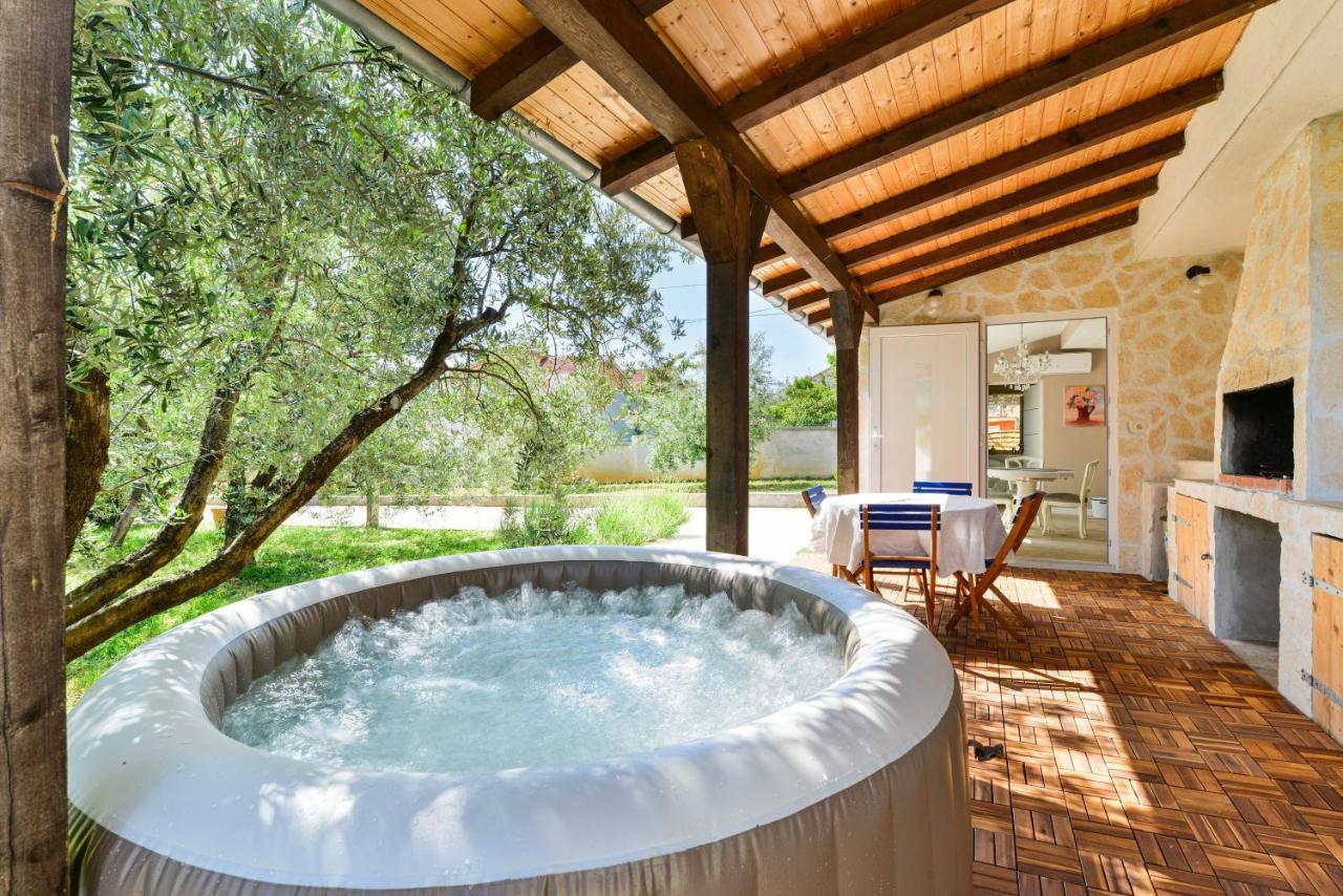 Hacienda Mia With Yacuzzi,Bbq , Free Parking Zadar Zewnętrze zdjęcie