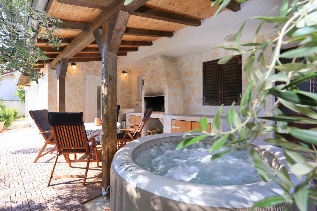 Hacienda Mia With Yacuzzi,Bbq , Free Parking Zadar Zewnętrze zdjęcie